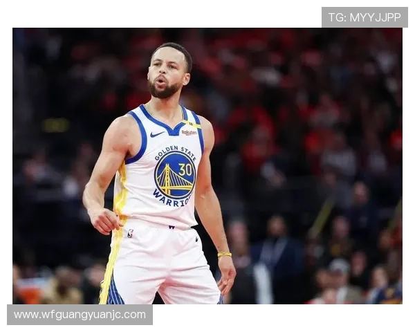 岁月如歌白发渐显詹姆斯与库里媒体日采访照引发球迷感慨